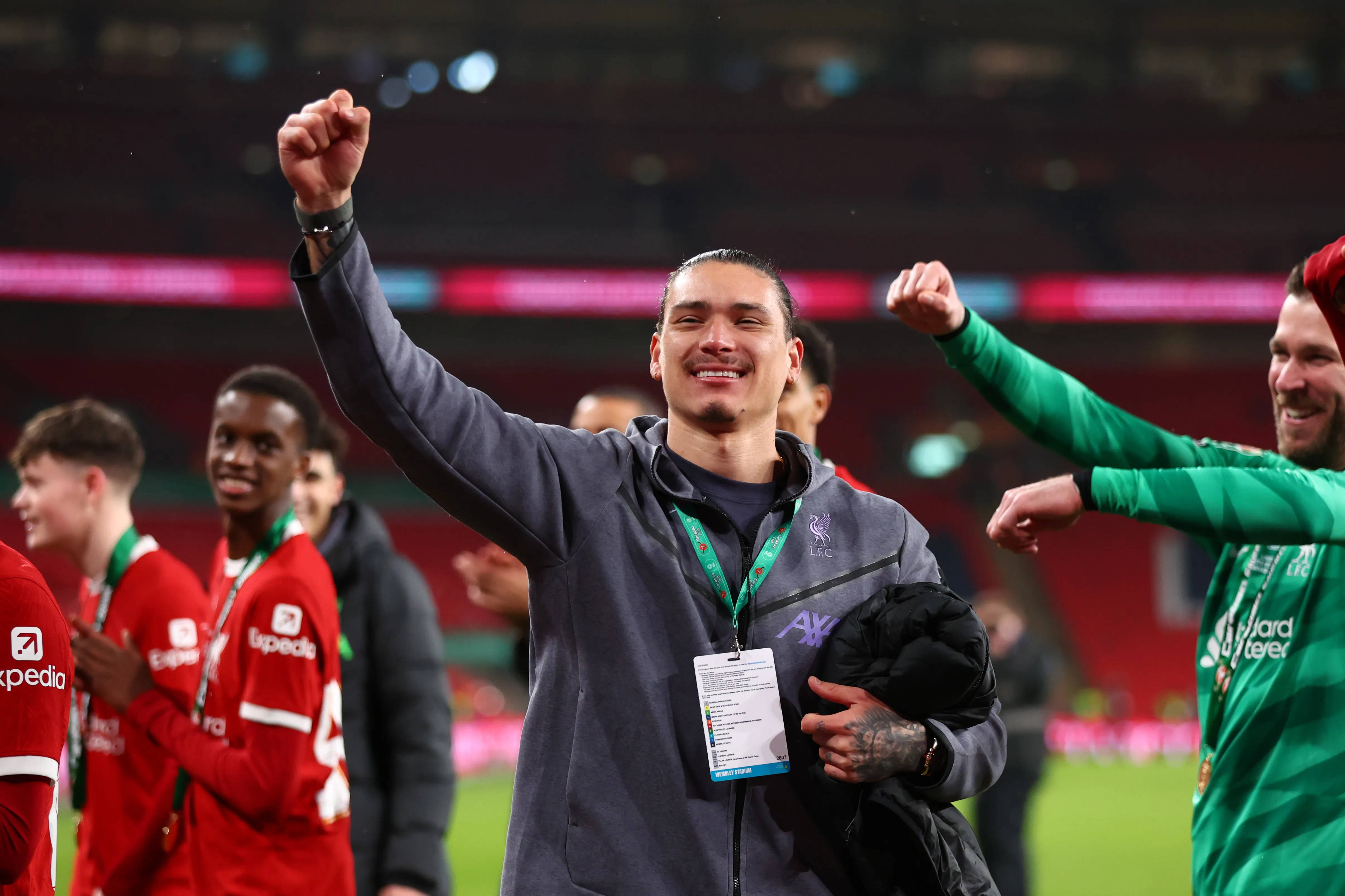 包含利物浦中场露凶芒：助攻锋线得分的词条