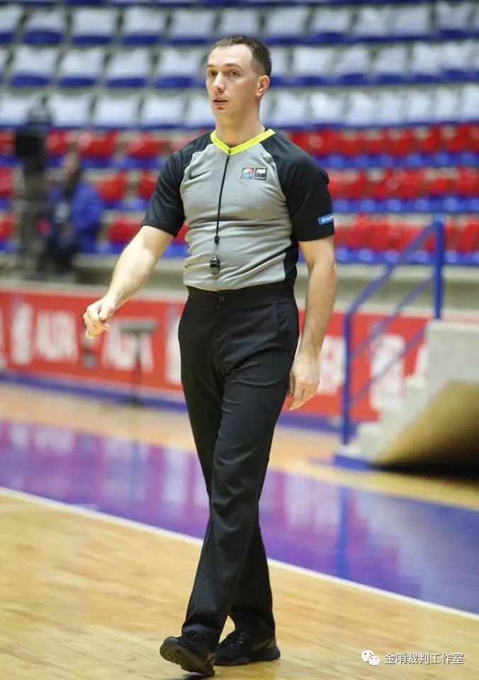 世界篮球联赛新规则实施,裁判纠正失误措施备受重视的简单介绍 世界篮球联赛新规则实施,裁判纠正失误措施备受重视的简单介绍