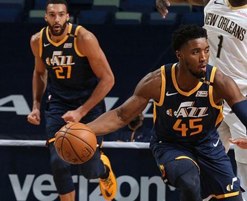 爵士外线火力全开,三分球命中率超过% 爵士外线火力全开,三分球命中率超过%