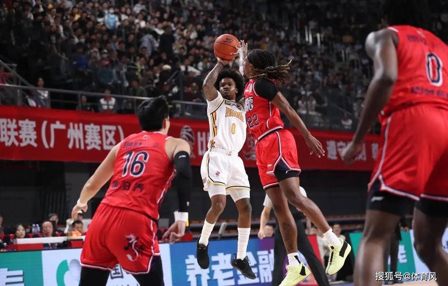 运动场上惊现爆冷，黑马脱颖而出