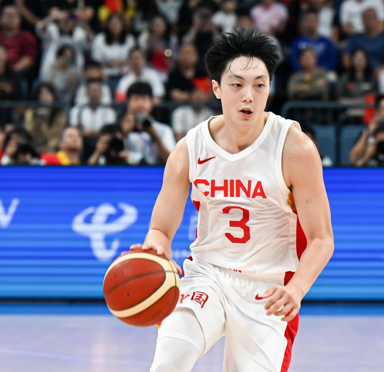 包含湖南男篮苦战不幸，痛失胜利令人唏嘘的词条