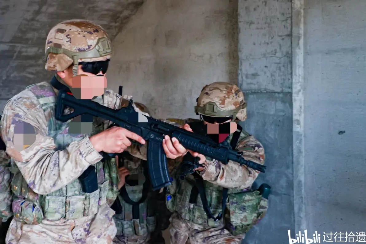 战术失误频现，教练团队面临调整压力