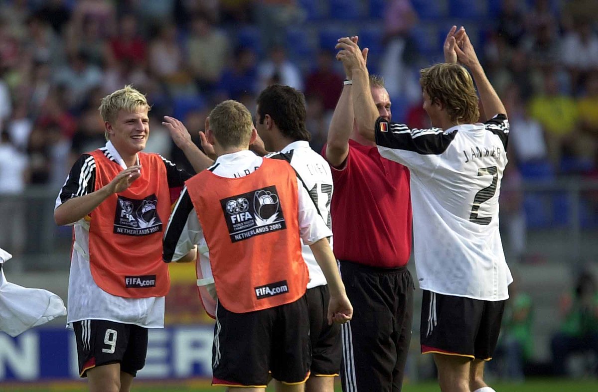 荷兰队击败德国队，晋级排名第一