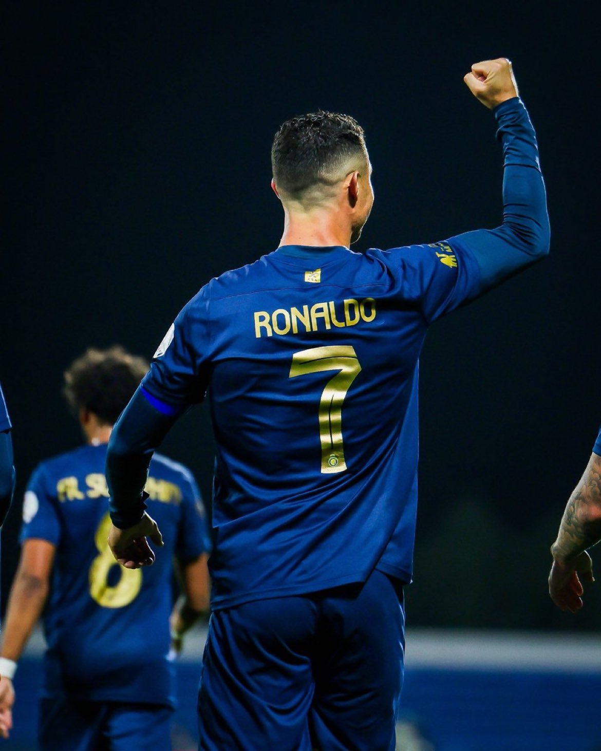 包含纽卡斯尔客场告捷，客场收获胜利展现实力的词条