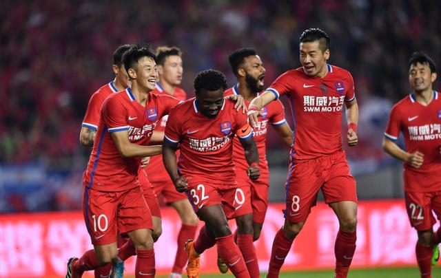 包含北方冠军开战:河南建业对阵重庆斯威之争的词条