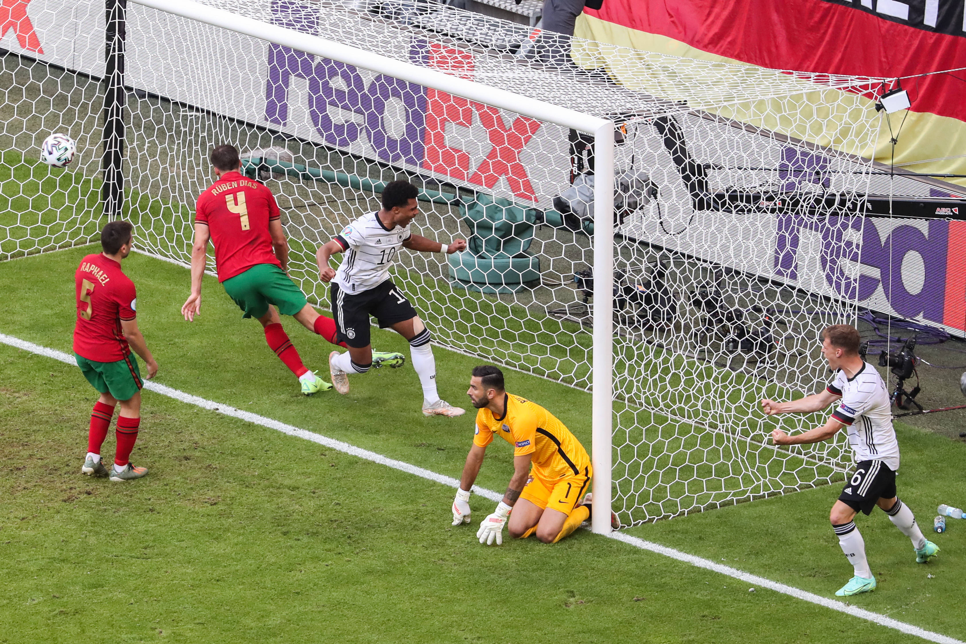 包含葡萄牙队完胜德国队，梁靖崑带队取胜的词条