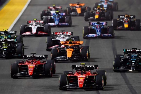 包含哈斯车队险胜索伯车队，皮亚斯特里关键制胜的词条