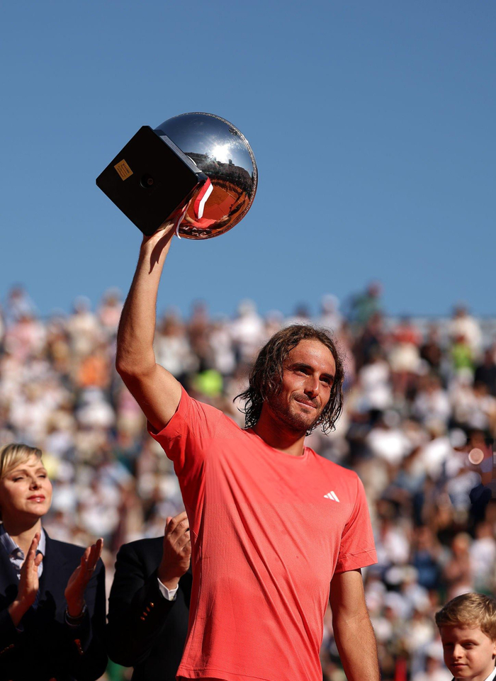 关于温网鏖战戴维斯杯，西西帕斯点燃赛场的信息